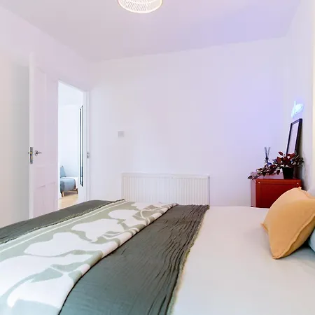 Apartment 3-bed House - Next To Olympic Park & Westfield