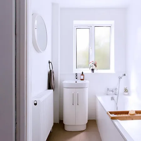 Apartment 3-bed House - Next To Olympic Park & Westfield