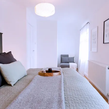 3-bed House - Next To Olympic Park & Westfield Apartment London
