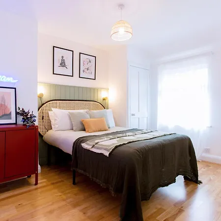 3-bed House - Next To Olympic Park & Westfield *