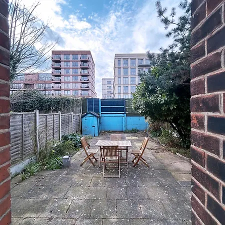 3-bed House - Next To Olympic Park & Westfield * London