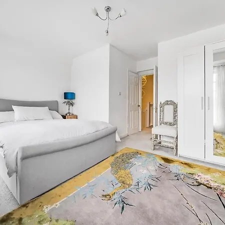 Modern 3 Bedroom, 3 Bathroom, Parking, River View