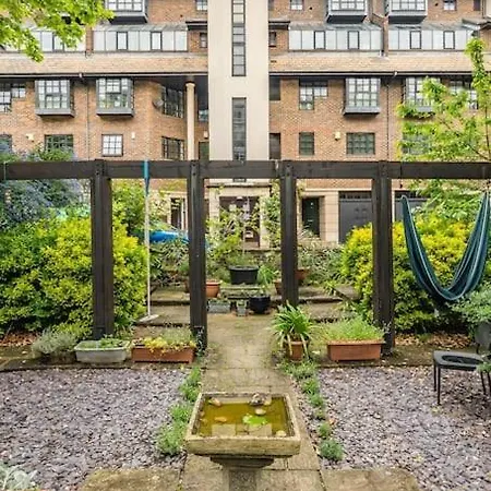 Modern 3 Bedroom, 3 Bathroom, Parking, River View * London