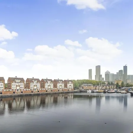 Apartment Modern 3 Bedroom, 3 Bathroom, Parking, River View London