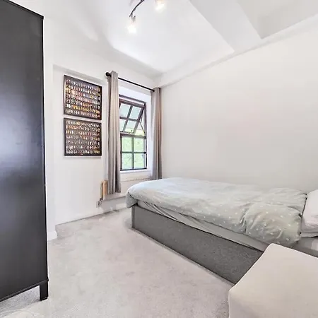 Modern 3 Bedroom, 3 Bathroom, Parking, River View