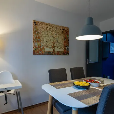 Cosy Family Retreat With Garden & Workspace Apartment *