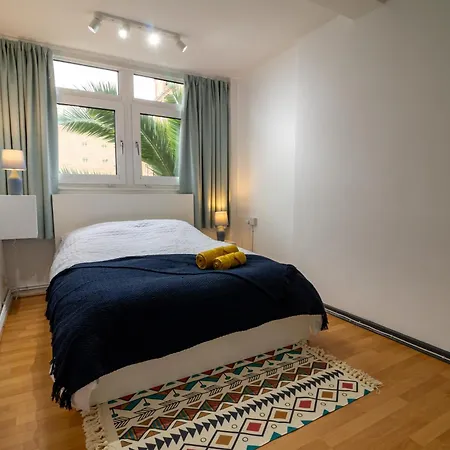 Cosy Family Retreat With Garden & Workspace Apartment *