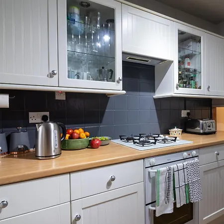 Apartment Cosy Family Retreat With Garden & Workspace London
