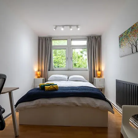 Cosy Family Retreat With Garden & Workspace Apartment *