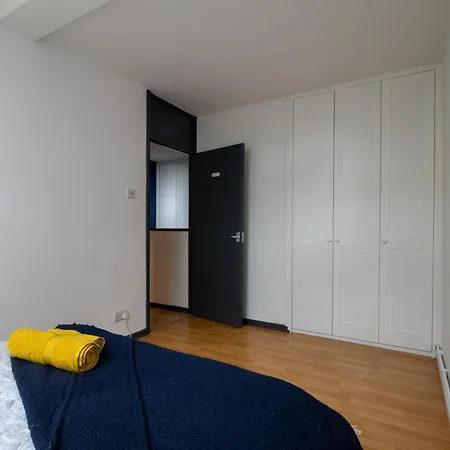 Apartment Cosy Family Retreat With Garden & Workspace