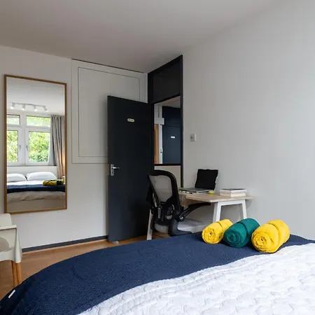 Cosy Family Retreat With Garden & Workspace Apartment *
