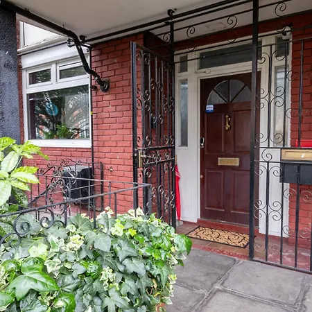 Apartment Cosy Family Retreat With Garden & Workspace London