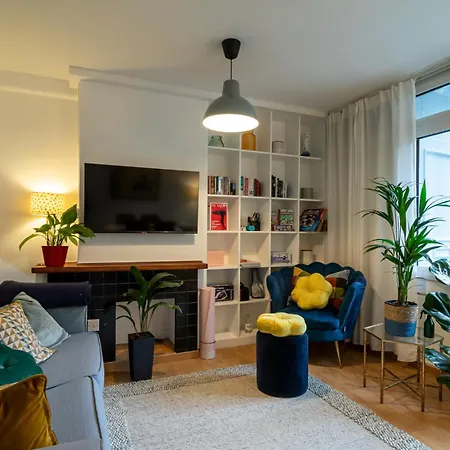 Cosy Family Retreat With Garden & Workspace Apartment