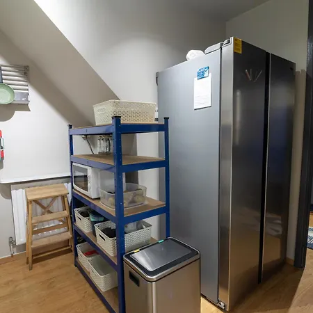 Apartment Cosy Family Retreat With Garden & Workspace *