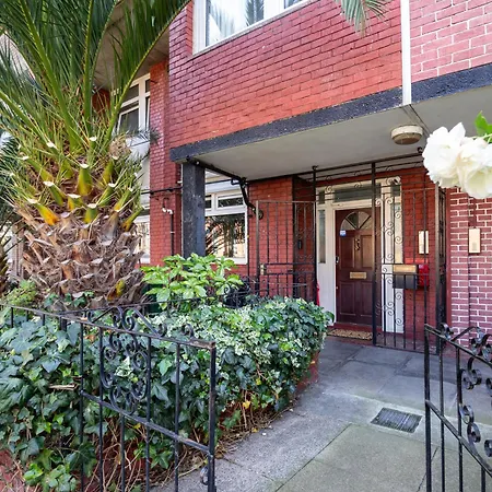 Apartment Cosy Family Retreat With Garden & Workspace *