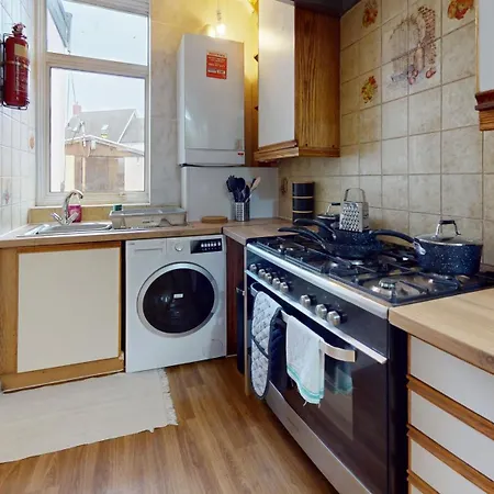 - 4 Beds - Sleeps 8 - Wifi