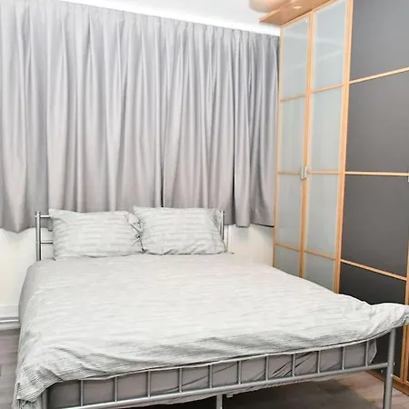 Apartment Away From London