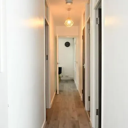 Apartment Away From London