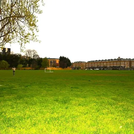 Apartman Away From London