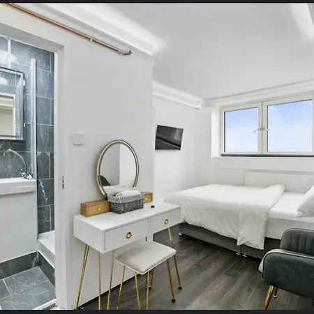 Homestay Southside Property