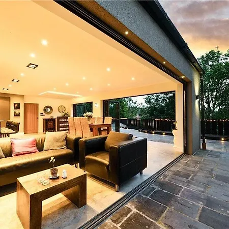 The Ridge - Luxury Designer With Hot Tub And Sauna, Bexley Borough Of Villa *