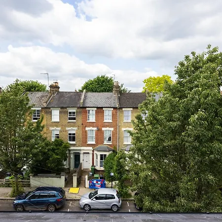 Beautiful 3-bed In Shepherd's Bush Apartment London