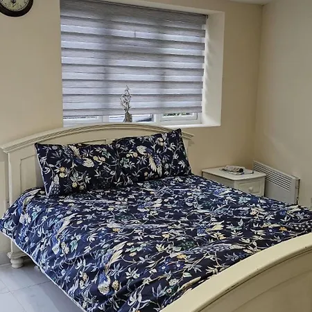 Cozy Near To Tube Station Apartment