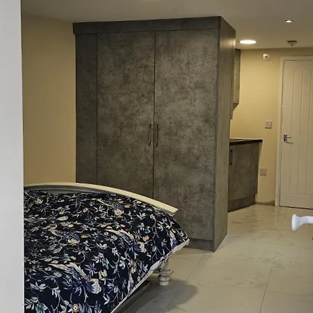 Cozy Near To Tube Station Apartment *