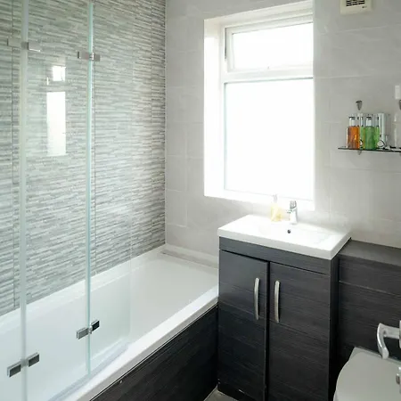 Riverside Thames & O2 Arena Retreat - Luxury 2bhk Abbey Wood