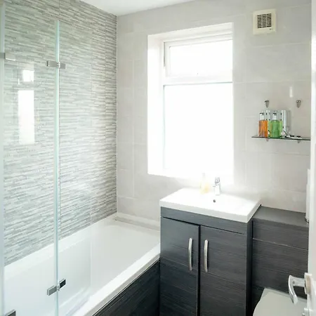 Holiday home Riverside Thames & O2 Arena Retreat - Luxury 2bhk Abbey Wood