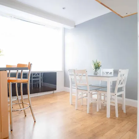 Holiday home Riverside Thames & O2 Arena Retreat - Luxury 2bhk Abbey Wood