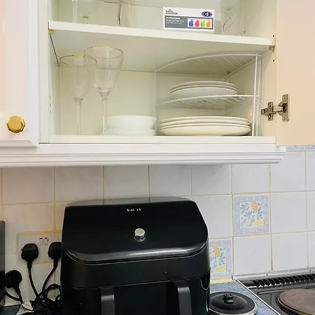 Modern 3 Bed House In Isleworth, London * Isleworth
