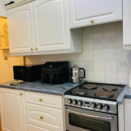 Modern 3 Bed House In Isleworth, London Holiday home