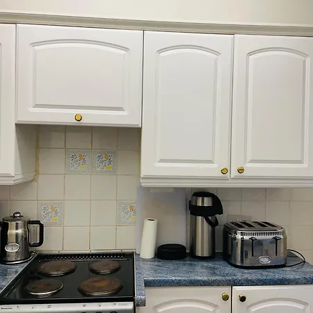 Holiday home Modern 3 Bed House In Isleworth, London