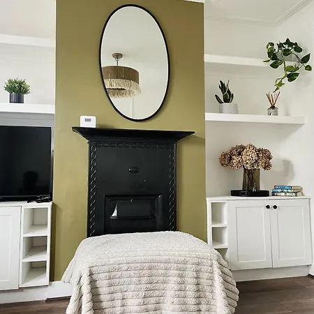 Modern 3 Bed House In Isleworth, London * Isleworth