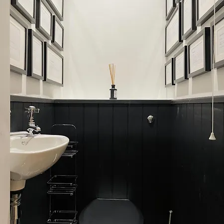 Holiday home Modern 3 Bed House In Isleworth, London Isleworth