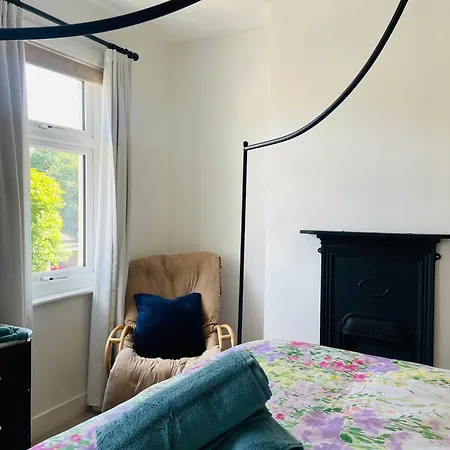 Holiday home Modern 3 Bed House In Isleworth, London