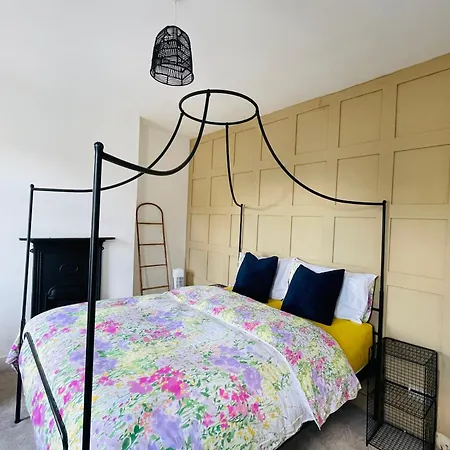 Modern 3 Bed House In Isleworth, London * Isleworth