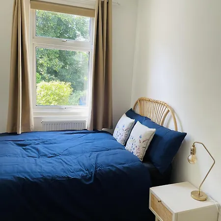 Modern 3 Bed House In Isleworth, London Holiday home