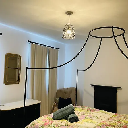 Modern 3 Bed House In Isleworth, London *