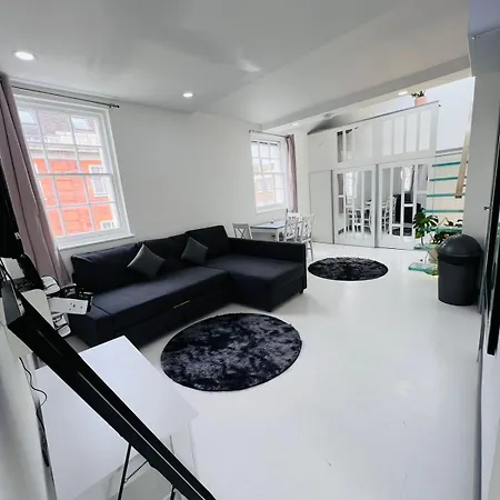 Nice Flat Near Church Street * London
