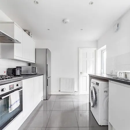 Spacious & Chic 3-bed House Near Central Appartement