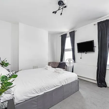 Spacious & Chic 3-bed House Near Central Appartement *