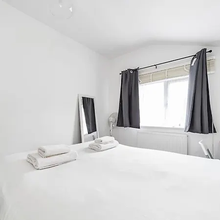 Spacious & Chic 3-bed House Near Central Appartement