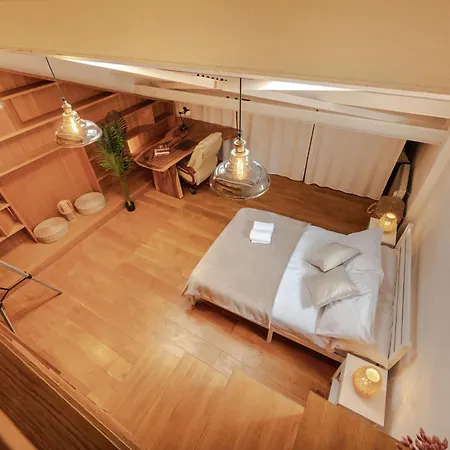 Stunning Duplex In Apartment