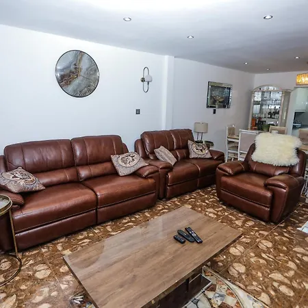 Luxury House In London * Erith