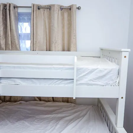 Luxury House In London * Erith