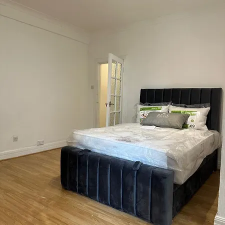 Apartment 11 Dudley Court London