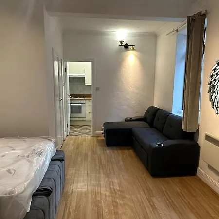 11 Dudley Court Apartment