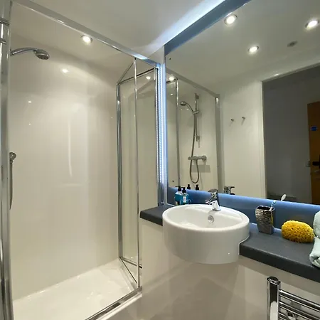 Chic Modern At Mannequin House In Apartment *